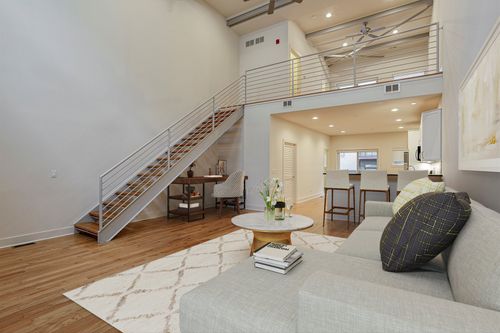203-2100 Greenwood St, Evanston, IL, 60201-3979 | Card Image