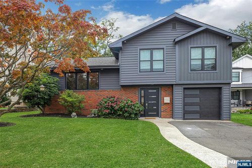 30 Woodside Ave, Hasbrouck Heights, NJ, 07604-1125 | Card Image