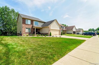 6143 Treetops Drive, Home with 3 bedrooms, 2 bathrooms and null parking in Romulus MI | Image 2