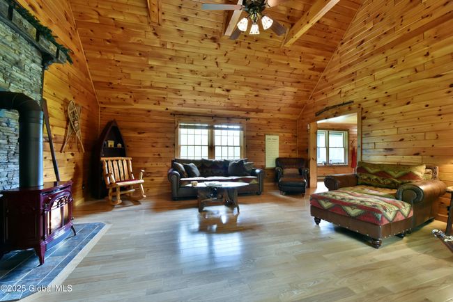 1370 Living Rm | Image 35
