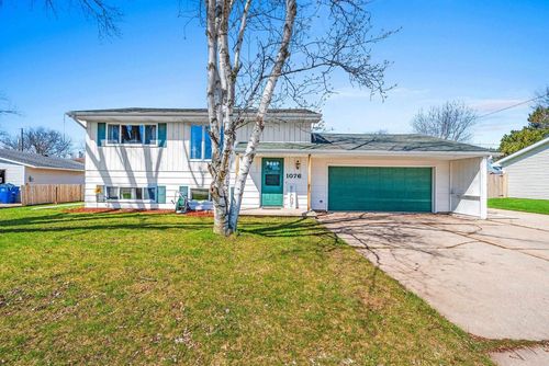 1076 Goss Avenue, FOX CROSSING, WI, 54952 | Card Image