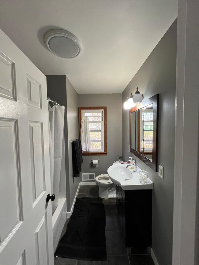 Main Bathroom.JPG | Image 8