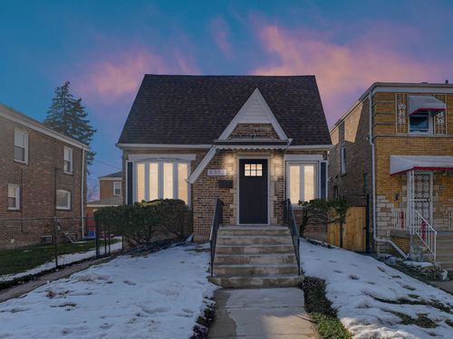 8352 S Saint Lawrence Ave, Chicago, IL, 60619-5709 | Card Image