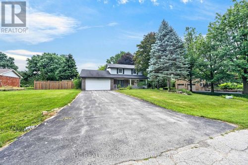 22 Fireside Dr, Hamilton, ON, L8N2Z7 | Card Image