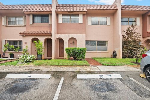 323-50 Matador Ln, Davie, FL, 33324-5542 | Card Image