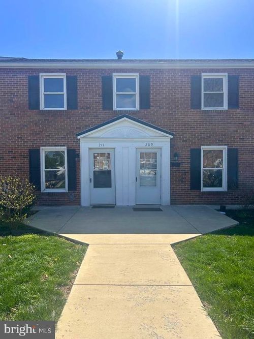 209 E Whitlock Ave, WINCHESTER, VA, 22601-4429 | Card Image