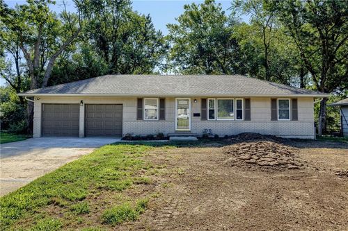 10201 Hillcrest Rd, Kansas City, MO, 64134-4306 | Card Image