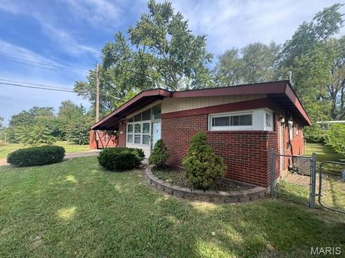 8351 Graybirch Dr, Berkeley, MO, 63134-1440 | Card Image