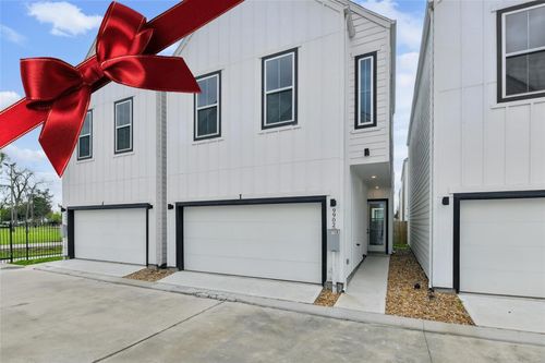 i-9902 Clark Rd, Houston, TX, 77076-5023 | Card Image