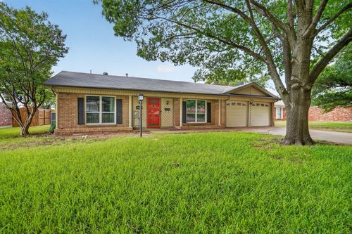 5016 Saint Lawrence Rd, Fort Worth, TX, 76103-1337 | Card Image
