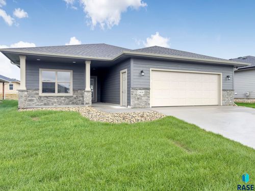 2408 E Brek St, Brandon, SD, 57005-6731 | Card Image