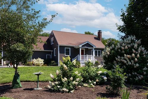52 Lovering St, Medway, MA, 02053-2321 | Card Image