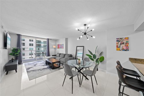 2205-1200 Brickell Bay Dr, Miami, FL, 33131-3251 | Card Image