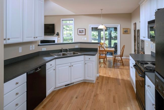 3 - 3 Schooner Way, Condo with 2 bedrooms, 3 bathrooms and 2 parking in Marshfield MA | Image 6