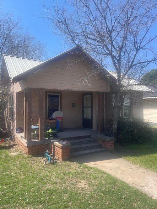 1201 N 5th St, Ballinger, TX, 76821-4017 | Card Image