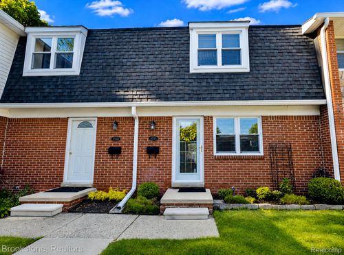 45745 Kensington, Utica, MI, 48317 | Card Image