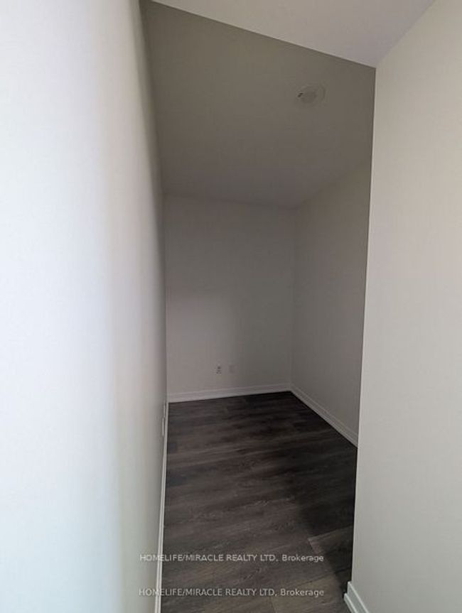 1611 - 2520 Eglinton Ave W, Condo with 3 bedrooms, 2 bathrooms and 1 parking in Mississauga ON | Image 6