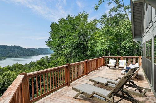 150 Dakota Ln, Smithville, TN, 37166-2985 | Card Image