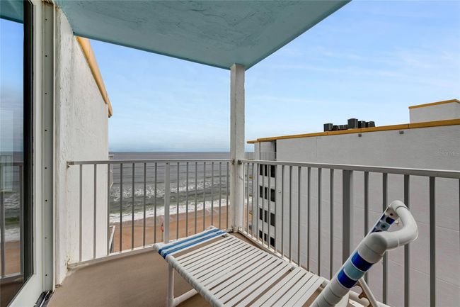 Balcony off office/reading nook | Image 8