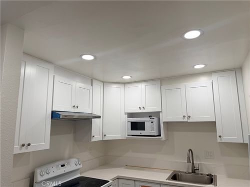 3-988 Valencia, Costa Mesa, CA, 92626 | Card Image