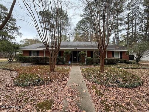 5376 Kaywood Dr, Jackson, MS, 39211-4527 | Card Image