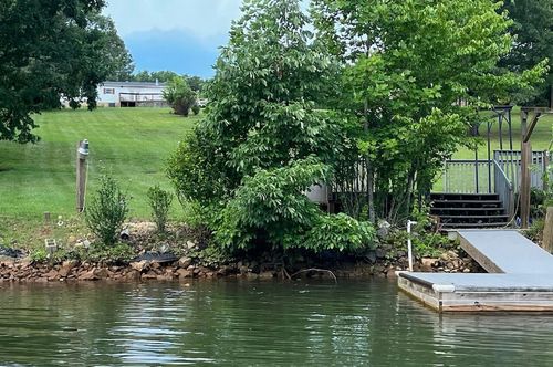 381 Browns Point Dr, Moneta, VA, 24121-2749 | Card Image