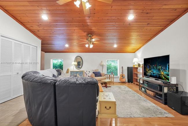 6551 Sw 126 Th St, House other with 5 bedrooms, 3 bathrooms and null parking in Pinecrest FL | Image 11