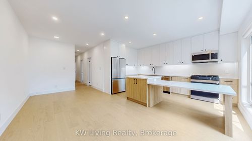301-33 Kirknewton Rd, York, ON, M6E3X9 | Card Image