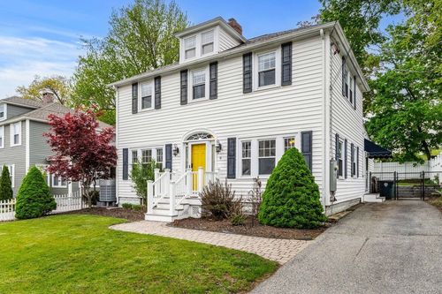 9 Bennett St, Nashua, NH, 03064-2052 | Card Image