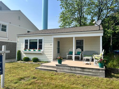 40 5th St, Pentwater, MI, 49449-7535 | Card Image