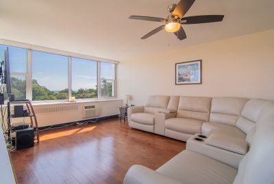 622 - 4250 N Marine Drive, Condo with 2 bedrooms, 2 bathrooms and 1 parking in Chicago IL | Image 2