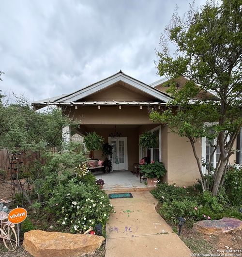 614 N 10th St, Carrizo Springs, TX, 78834-2310 | Card Image