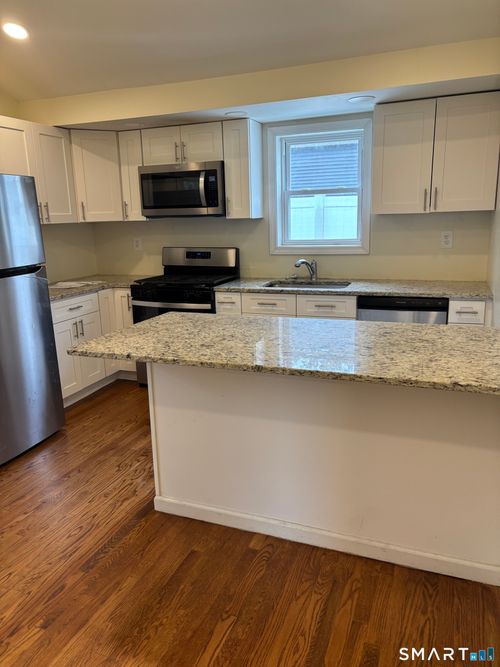 170 Short Beach Rd, Branford, CT, 06405-4931 | Card Image