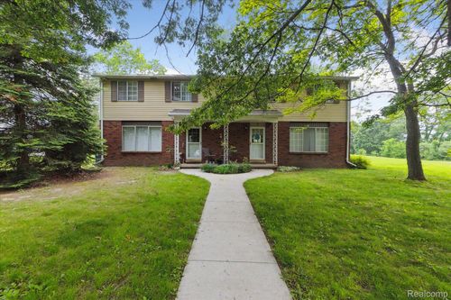 10461 Eagle Rd, Davisburg, MI, 48350-2158 | Card Image