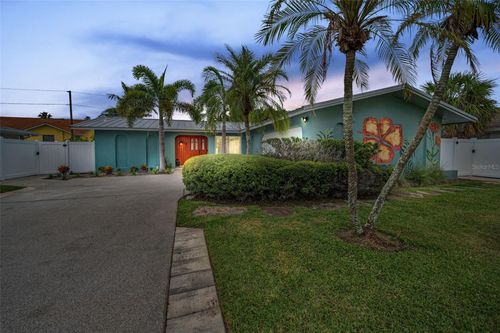 113 12th St, BELLEAIR BEACH, FL, 33786-3301 | Card Image