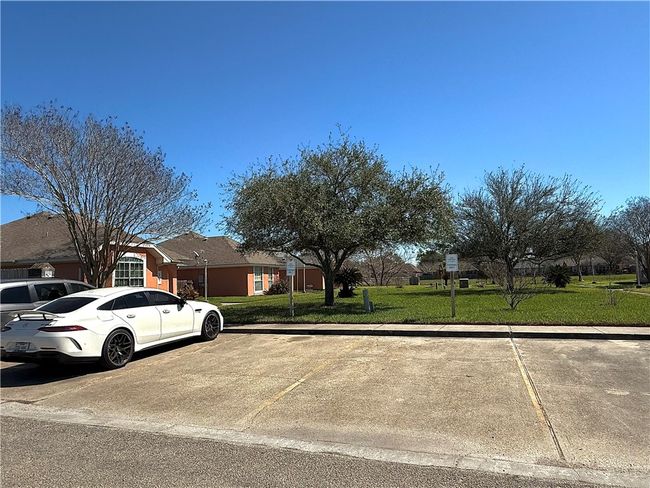 2303 Naples Dr, Townhouse with 3 bedrooms, 2 bathrooms and null parking in Ingleside TX | Image 25