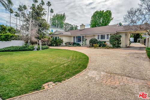 19732 Henshaw St, Woodland Hills, CA, 91364-2601 | Card Image
