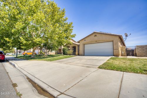 45444 Spahn Ln, Lancaster, CA, 93535-2270 | Card Image