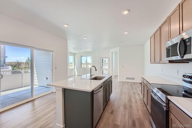 1250 S Algonquian St, Townhouse with 3 bedrooms, 3 bathrooms and 2 parking in Aurora CO | Image 4