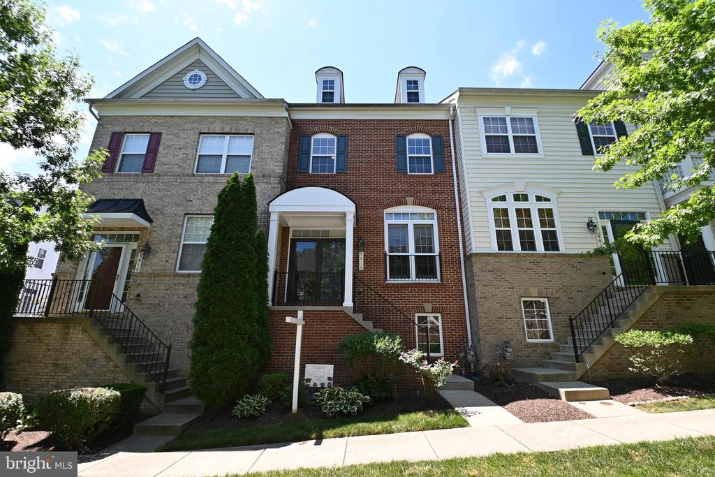 Homefield Dr, Hyattsville, MD 20785