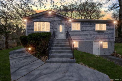 21 Yucca Rd, Rocky Point, NY, 11778-8712 | Card Image