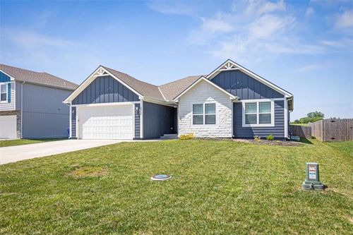 20802 Copper Creek Drive, Peculiar, MO, 64078 | Card Image
