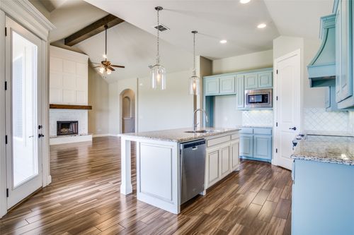 302 Oar Wood Dr, Granbury, TX, 76049-1287 | Card Image