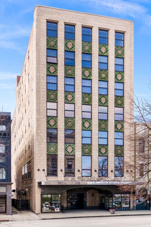 401-212 N Center St, Bloomington, IL, 61701-3975 | Card Image