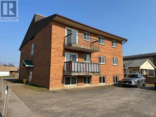 704 Edward St S, Thunder Bay, ON, P7E2H4 | Card Image