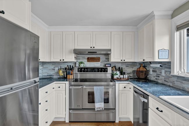 80 Longvue Dr, House other with 3 bedrooms, 2 bathrooms and null parking in Wethersfield CT | Image 7