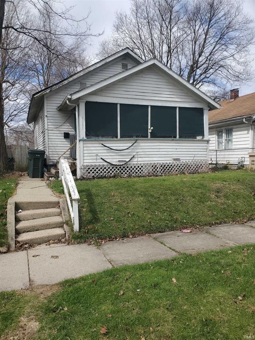 1301 N Brookfield St, South Bend, IN, 46628-3075 | Card Image