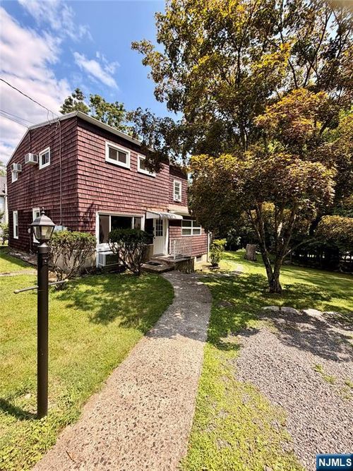 10 Kinderkamack Rd, Woodcliff Lake, NJ, 07677-8019 | Card Image