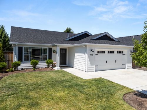 7595 Wilson Way, White City, OR, 97503-1566 | Card Image