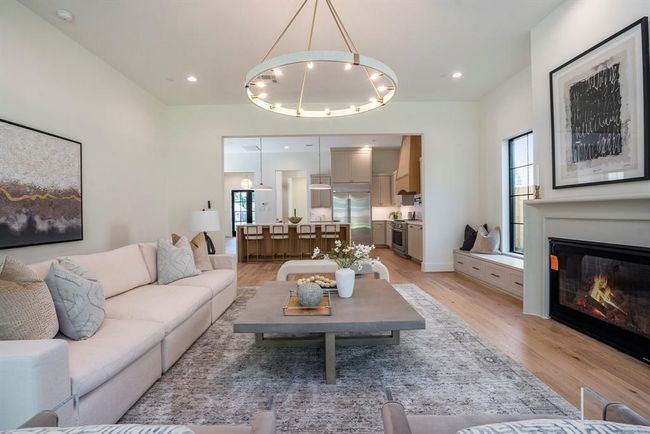 Entertaining or family time. The flow works so well. | Image 10